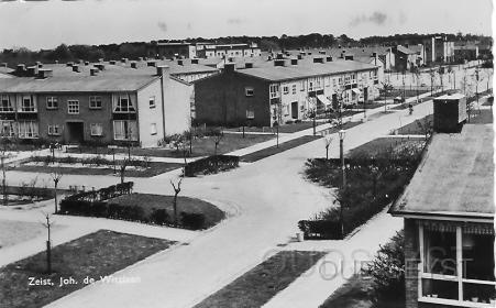 Johan de Wittln-1959-001.jpg - De Johan de Wittlaan in het Staatsliedenkwartier. Deze straat is vernoemd naar de Nederlands staatsman Johan de Witt (1625 –1672). Foto gemaakt in 1959.